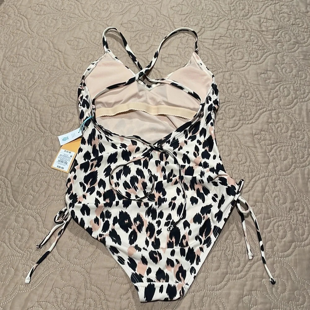 Cute Swimsuit - Picture 5 of 9